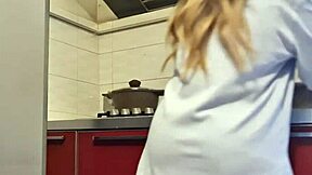 gostosa cleans the stove and gets hot, ass up