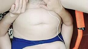 Åh så skönt djupt inne med enorm kuk och titta hur sperma sprutar