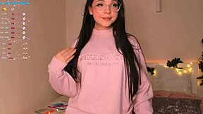 W0wgirls Liza chats online with viewers on December 25, 2022, showcasing her cute petite features.