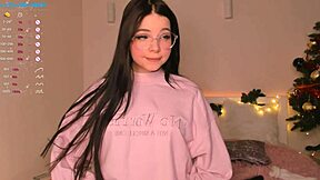 W0wgirls Liza chats online with viewers on December 25, 2022, showcasing her cute petite features.