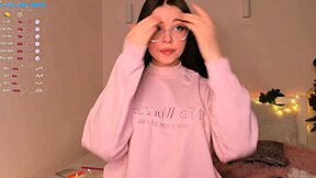 W0wgirls Liza chats online with viewers on December 25, 2022, showcasing her cute petite features.