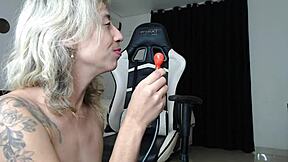 Sexy milf has fun with inflatable dildo in her anal hole!