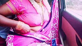 インド人主婦が恋人と車で不倫して汚いセックストーク