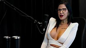 Leticia Braga invited for sympathy opens her own clinic with kindness questions