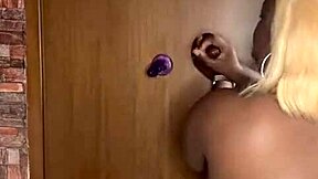 레즈비언 영상에서 이 면도 보지 중에 누구꺼 핥고 싶어?