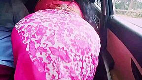 インド人主婦が恋人と車で不倫して汚いセックストーク