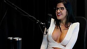 Leticia Braga invited for sympathy opens her own clinic with kindness questions