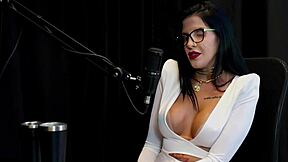 Leticia Braga invited for sympathy opens her own clinic with kindness questions