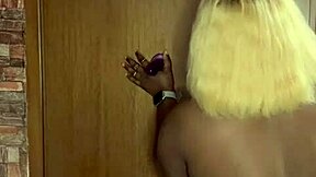 레즈비언 영상에서 이 면도 보지 중에 누구꺼 핥고 싶어?