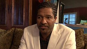 Angelica Sky konečně bere černý penis do své těsné píče.