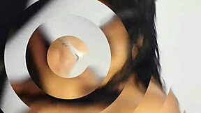 a esta zorrita latina gordita le gusta ser exhibicionista para que el vecino le vea su gran culo