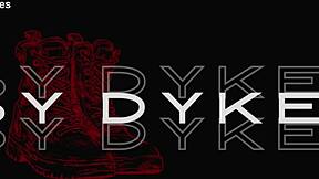 Curvy amateurs count orgasms during intense lesbian scissoring and fisting