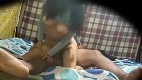 Vakoilen italialaista äitipuoltani Alexiaa poikaystävänsä kanssa