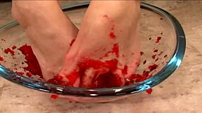 Am an experienced woman with brown hair getting her pussy opened