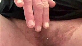 Combing my pussy bush and shaving 😊