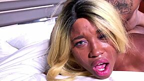 Нина Ривера не беше готова за този огромен черен пенис в задника й