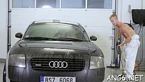 hungry dude hammers beauty's cunt from behind