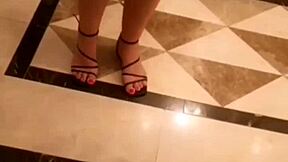 en vacances jai retiré ma petite 18+ culotte au toilette jai fait ma soirée