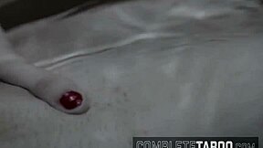 टैबू टीन 18+ के साथ बाथिंग