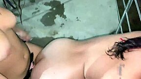 le follo el coño a mi hijastra en la ducha