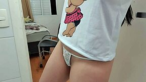 Girl twerks in thong