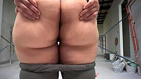 Stepmom bounces big ass in tight yoga pants