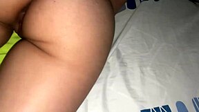 me canse de ver la novia de mi amigo acostada y me la termine follado duro hasta correrme