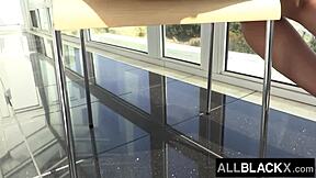 Big assed babe Diamond Banks tries first time DP