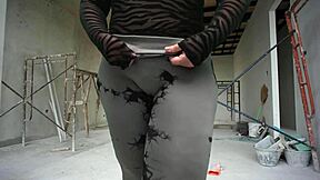 Stepmom bounces big ass in tight yoga pants