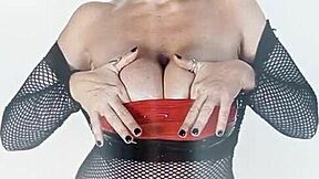 Guarda Sara Jay che munge quel cazzo spesso