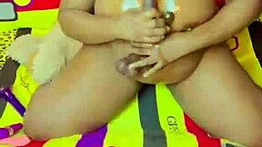 Amateur sundaydogood614 showcases shaved pussy in homemade update