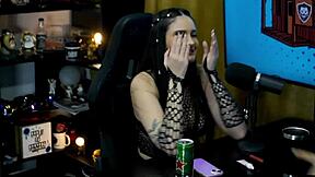 Victoria Camargo Arrives in Sensual Clothes and Strips