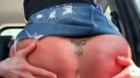 Watch this morena safada sit on the magrelo, her big ass getting assfucked, licked, and cum on ass in the car!