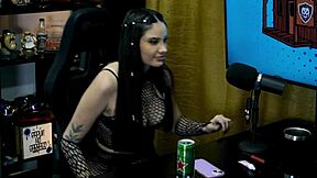 Victoria Camargo Arrives in Sensual Clothes and Strips