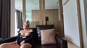 Подглядываю за мастурбирующей сводной сестрой, пока соблазняю близняшку в взаимной мастурбации