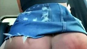 Watch this morena safada sit on the magrelo, her big ass getting assfucked, licked, and cum on ass in the car!