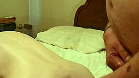 wife likes her pussy stretched and played with in amateur foreplay