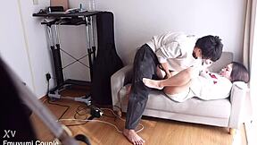 【初体験】小柄な巨乳jdが初めての手マンポルチオ開発されて何度も大量潮吹き