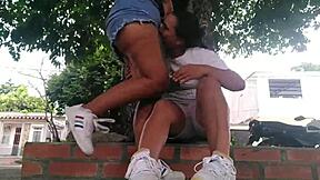 Nos Vamos Al Parque Publico Y Comenzamos A Acariciarnos Las Partes Intimas Y Besarnos