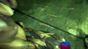 grupo de amigos fudendo na rua. ousado demais?