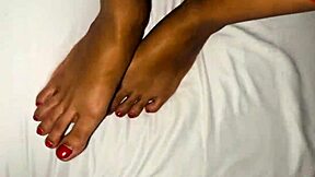 Girlfriend ke best sahelee ko chupke se girls pg mein jaakar choda hindi chudai