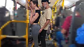 Студентку шантажируют в публичном автобусе