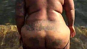 Hazelnutxxx shaking wild ass in the wild