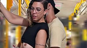 Студентку шантажируют в публичном автобусе