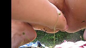 Dia Dikencingi di Hutan!