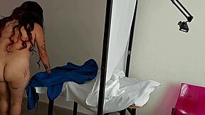 va a revisión con el ginecólogo y él se la coge a pelo