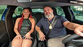 ela entra na carona para dar apenas o c� - lua baiana