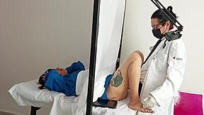 va a revisión con el ginecólogo y él se la coge a pelo