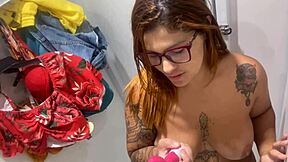 i'm masturbating my hairy pussy in the store fitting room