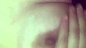 Masturbacion en la manana con tetas latinas